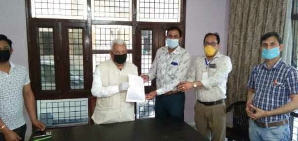 District Physical Teachers Association handed over memorandum to MLA